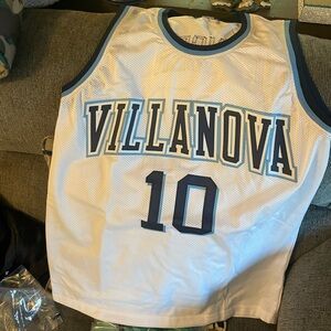 Donte DiVincenzo Signed Jersey. (Beckett)